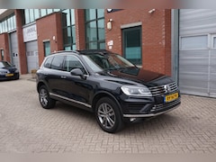 Volkswagen Touareg - 3.0 TDI Exclusive Series Lage km , Pano, leer