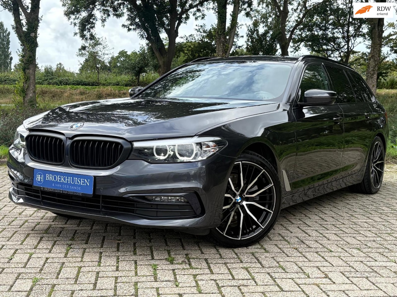 BMW 5-serie Touring - 520i Executive Edition 184pk Automaat / Navigatie / Cruise Control - AutoWereld.nl