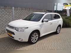 Mitsubishi Outlander - 2.0 PHEV Instyle Org Ned Auto Leder Xenon Schuifdak Afn Trekhaak Clima Navi Stoelverwarmin