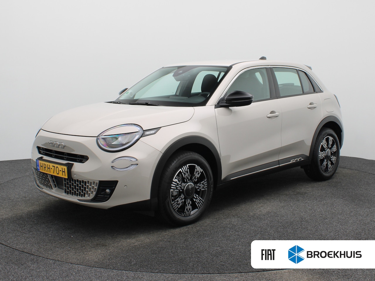 Fiat 600 - 1.2 Hybrid Urban | Automaat | 17" LMV | PDC V+A | Camera | Clima | Stoelverwarming | - AutoWereld.nl