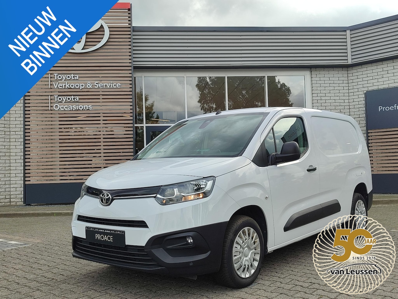 Toyota ProAce City - 1.5 D-4D COOL L2 3-PERS AIRCO CRUISE BETIMMERD P-SENSOREN DAB APPLE/ANDROID 6-SPEED - AutoWereld.nl