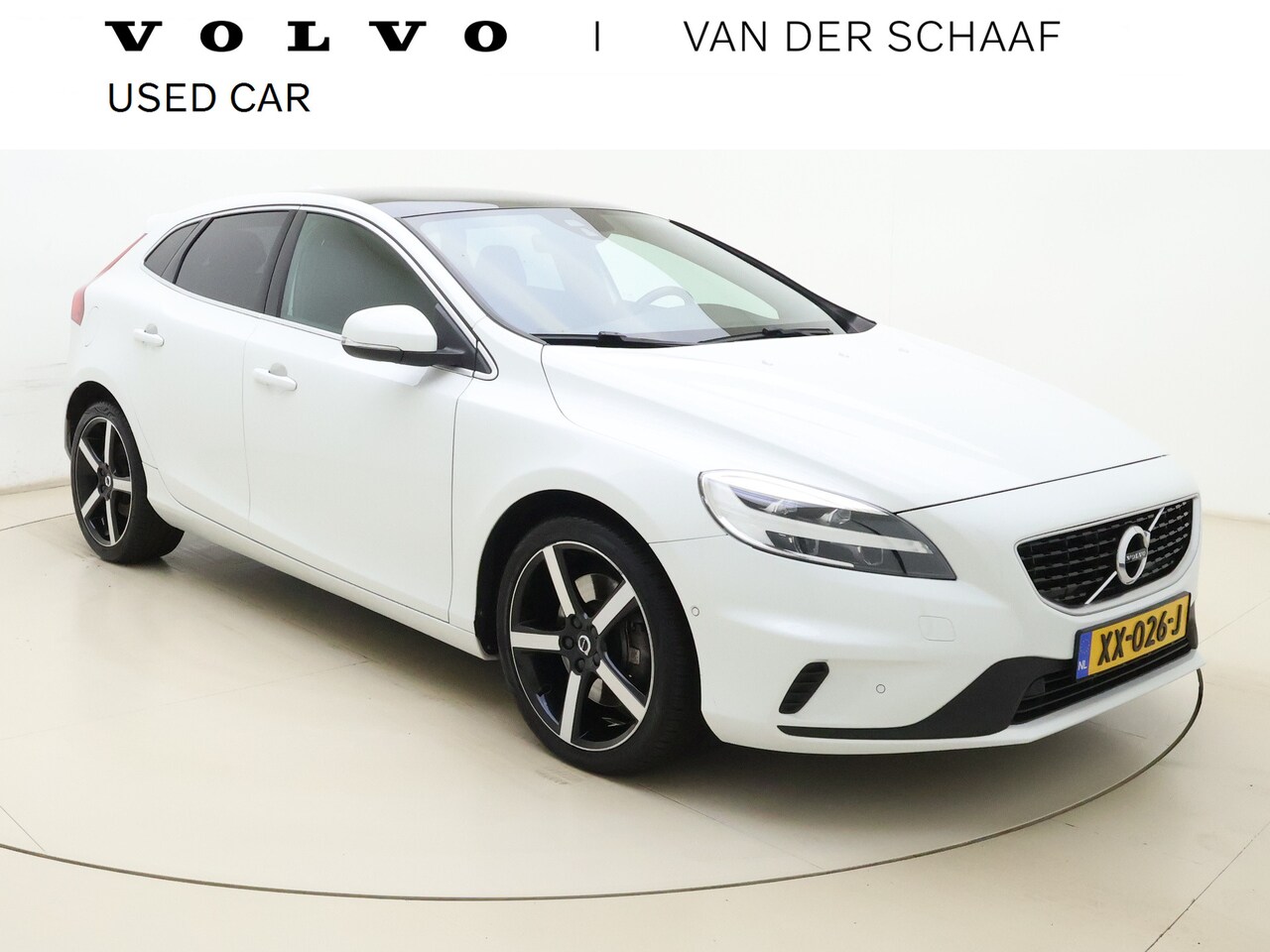 Volvo V40 - T3 152PK Polar+ Sport / 18 inch velgen / H&K audio / Trekhaak / Panoramisch dak / Pdc came - AutoWereld.nl