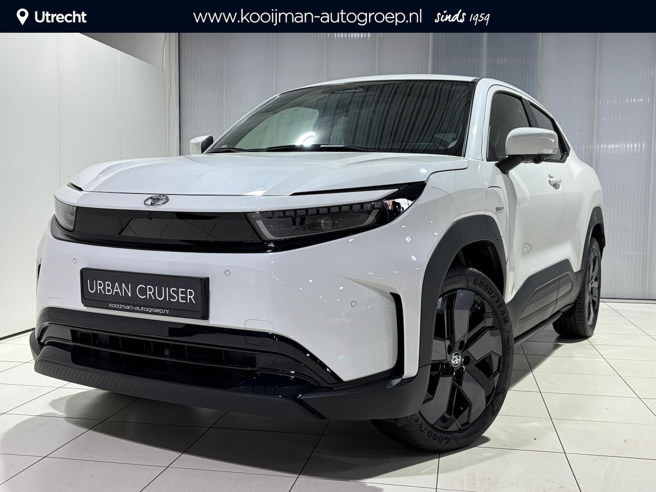 Toyota Urban Cruiser - Executive 61 kWh Direct Leverbaar , € 3000 inruil premie, JBL Geluidsysteem, Panoramadak, - AutoWereld.nl