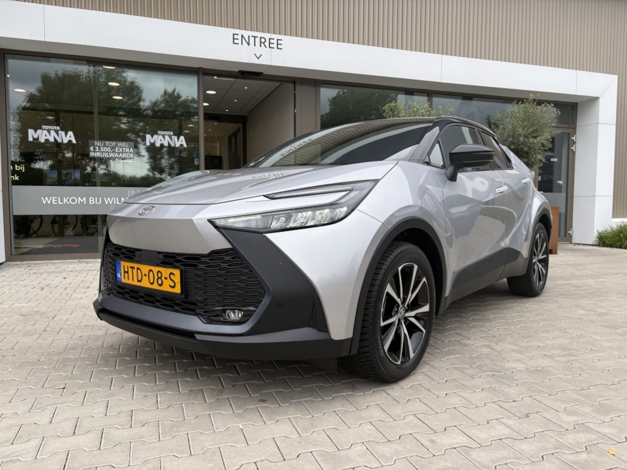 Toyota C-HR - 2.0 PHEV 220 Dynamic Bi-Tone | All Seasons - AutoWereld.nl