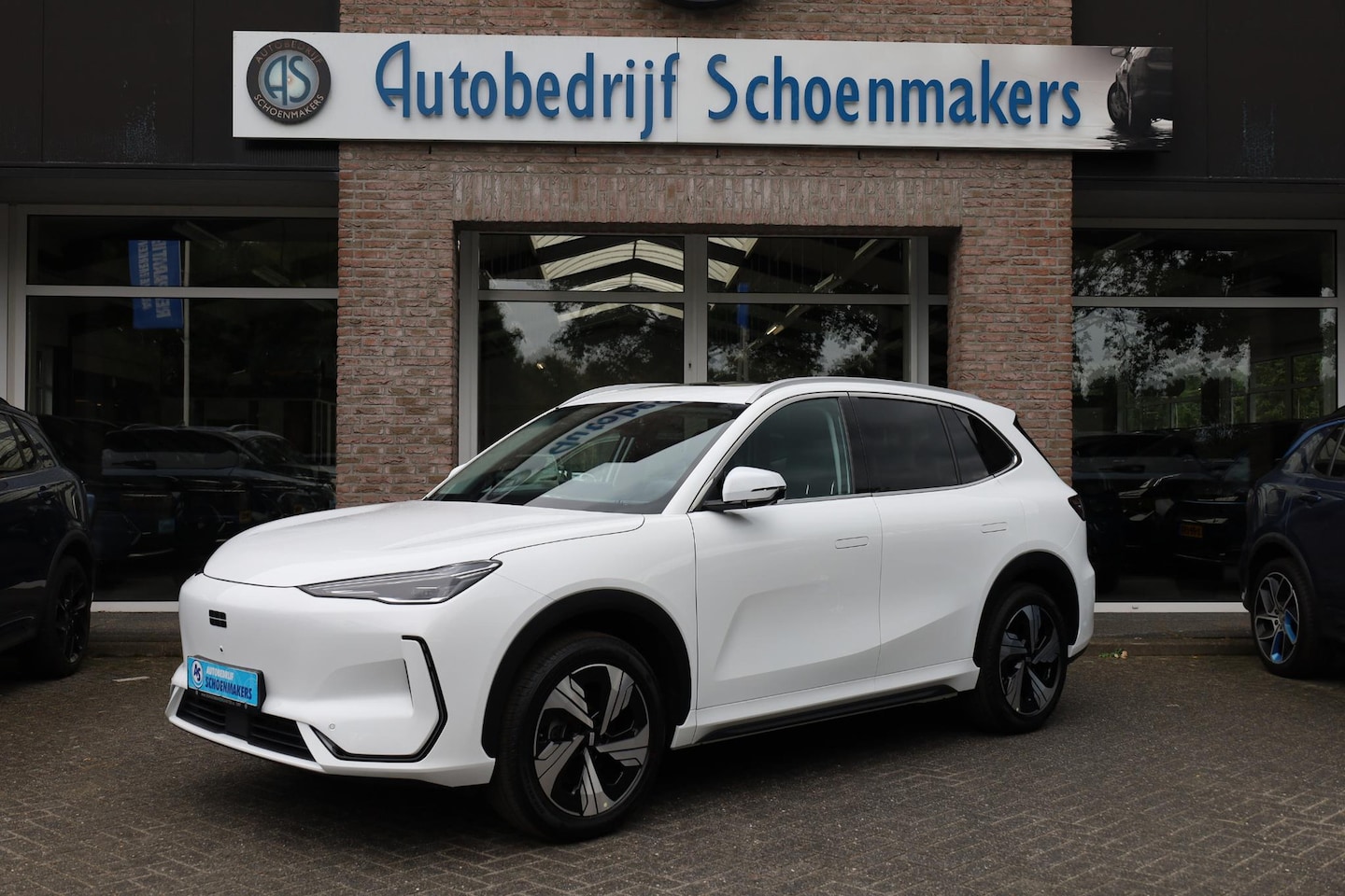 Geely E5 - Max+ 68 kWh ZWART-LEDER! 475KM-RIJBEREIK PANO MASSAGE SFEERVERLICHTING LEER STOELVENTILATI - AutoWereld.nl
