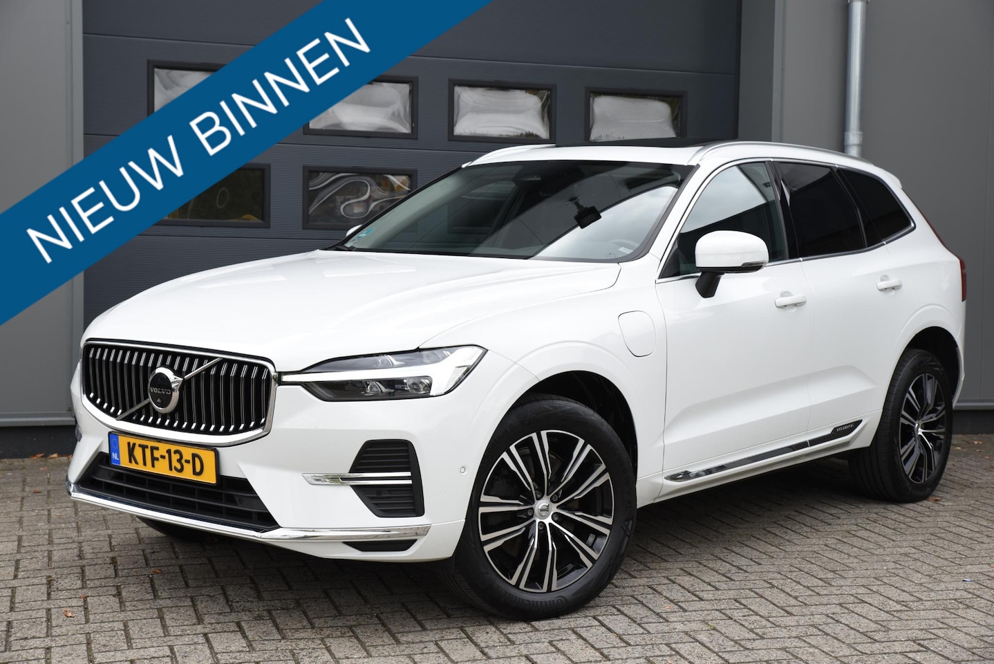 Volvo XC60 - 2.0 T6 Plug-in hybrid AWD Ultimate Bright LONG RANGE / LUCHT PANO TREKHAAK - AutoWereld.nl