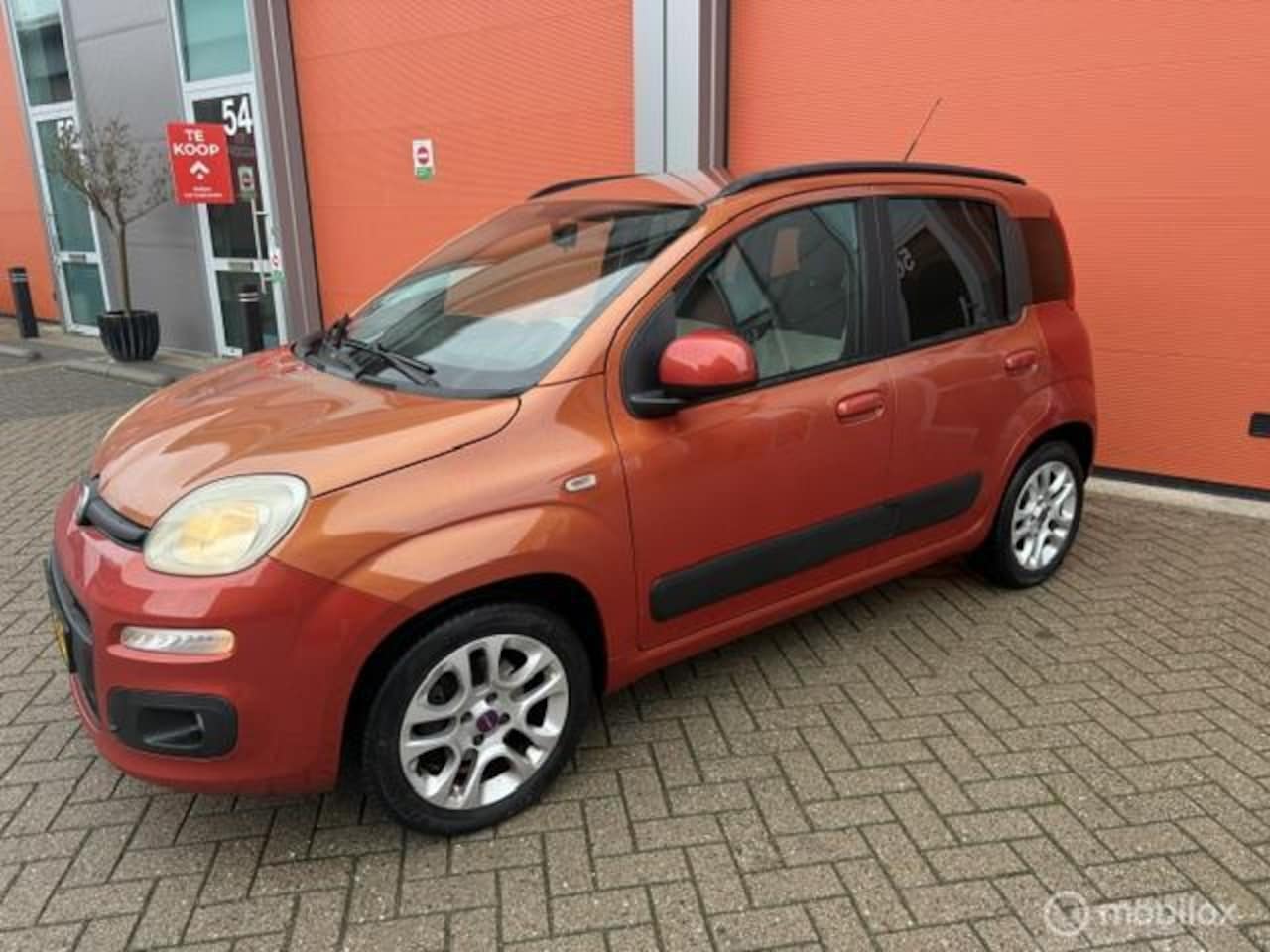 Fiat Panda - 0.9 TwinAir Lounge 90.000 KM NAP- AIRCO-APK 2027 - AutoWereld.nl