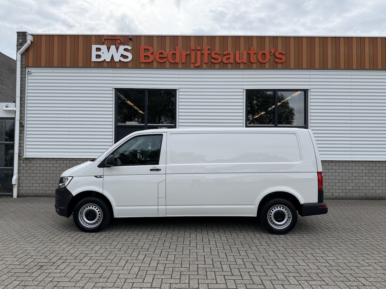 Volkswagen Transporter - 2.0 TDI 150pk DSG automaat / L2H1 Comfortline / vaste prijs rijklaar € 16.950 ex btw / lea - AutoWereld.nl