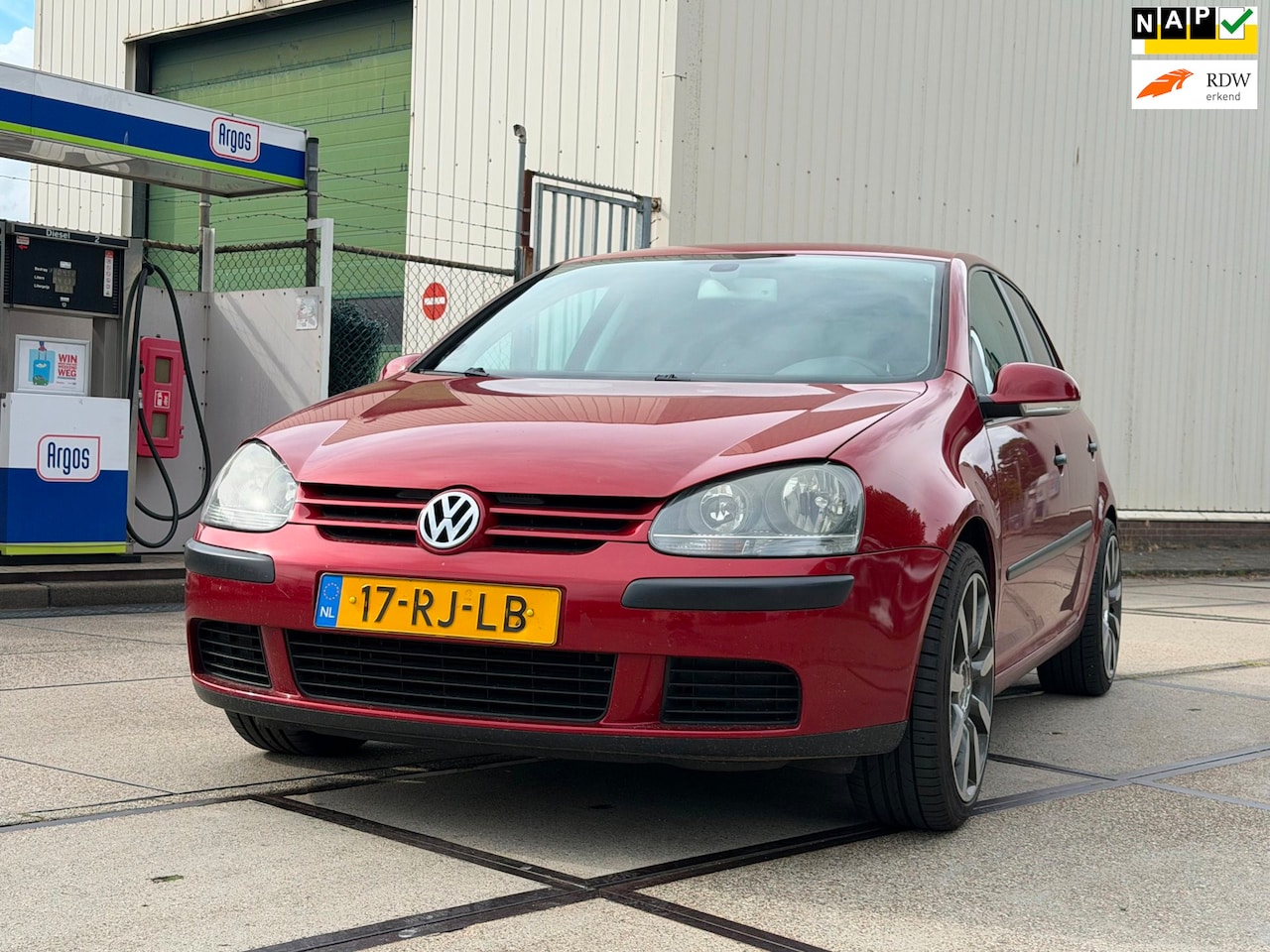 Volkswagen Golf - 1.6 FSI 2005 5drs Carplay/Airco/17inc APK - AutoWereld.nl