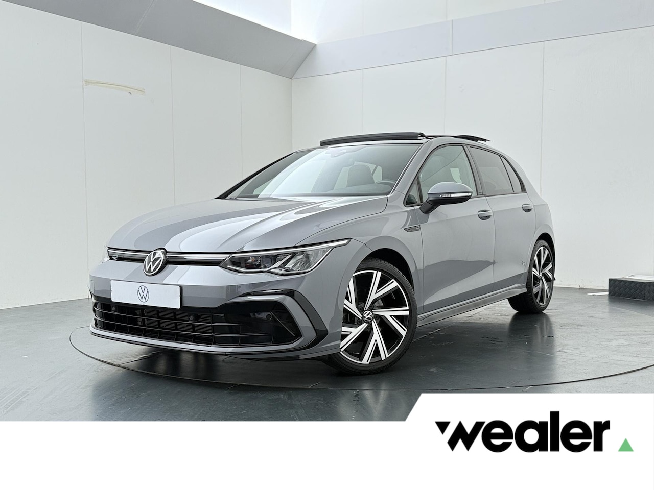 Volkswagen Golf - 1.5 eTSI R-Line | 130 PK | Adaptive Cruise Control | Panoramadak | Climate control | Trave - AutoWereld.nl