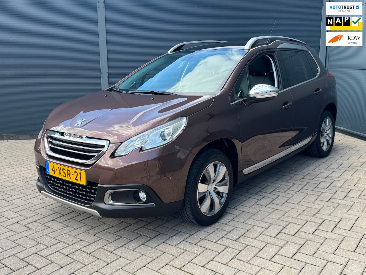 Peugeot 2008 - 1.2 PureTech / Automaat / Pano / Navi / Leer - AutoWereld.nl