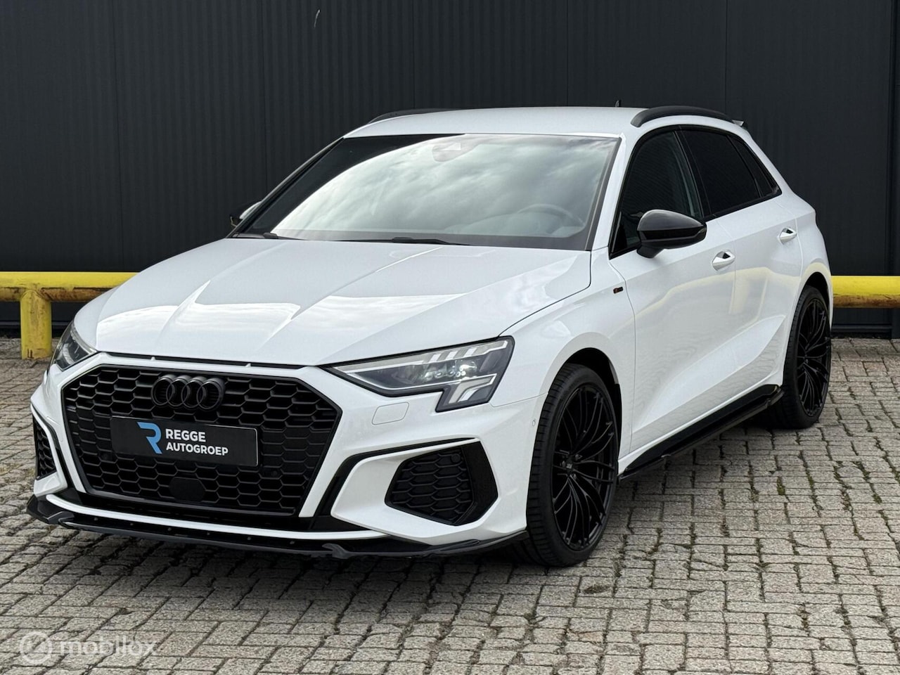 Audi A3 Sportback - 30 TFSI S-Line MAXTON | S3 PAKKET | ABT - AutoWereld.nl