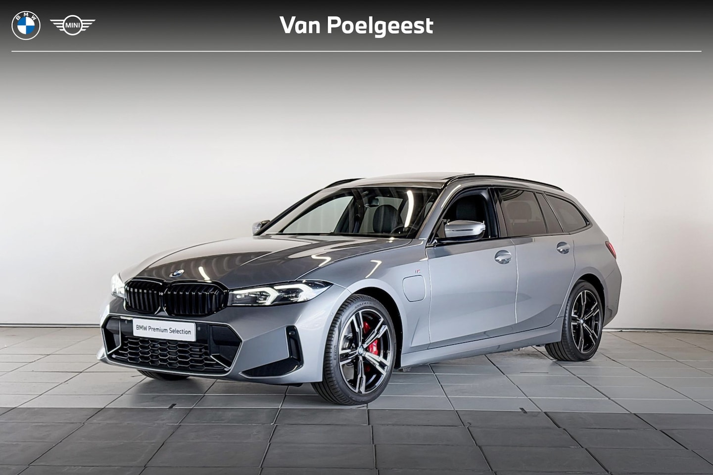 BMW 3-serie Touring - 330e M Sport | Panoramadak | Trekhaak - AutoWereld.nl