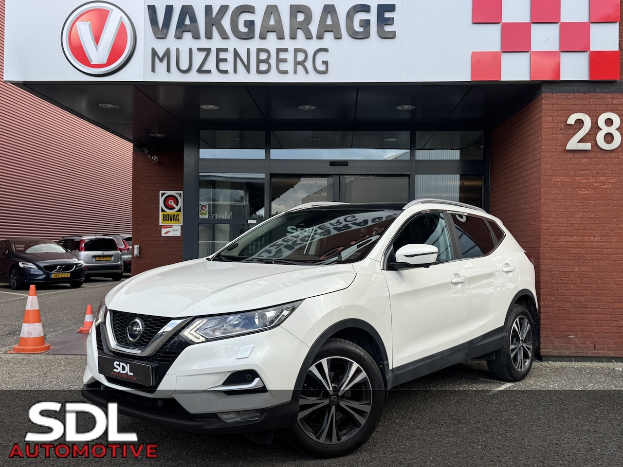 Nissan Qashqai - 1.3 DIG-T N-Connecta // NAVI // APPLE CARPLAY - ANDROID AUTO // TREKHAAK // CAMERA // STOE - AutoWereld.nl
