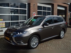 Mitsubishi Outlander - 2.4 PHEV Intense, Automaat | Navi | Leder | Trekhaak | Camera | PDC