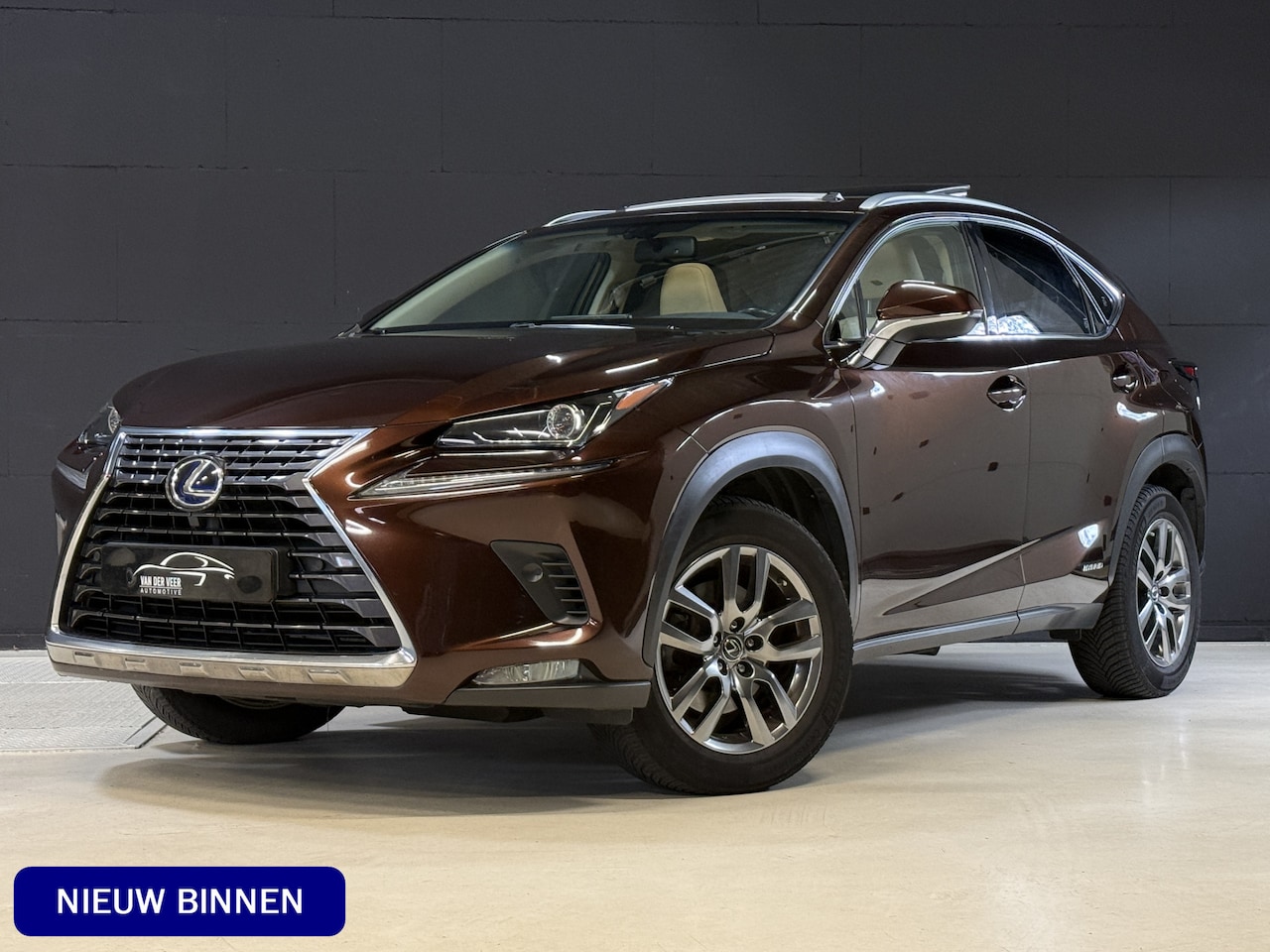 Lexus NX - 300h AWD Luxury Line | 116.000km | Schuifdak | Apple Carplay | Camera - AutoWereld.nl