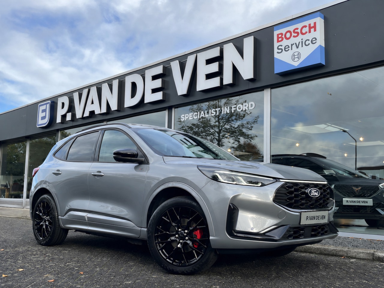 Ford Kuga - 2.5 PHEV ST-Line X Black Package 243pk e-CVT Automaat | Full Options | Black Package | E-T - AutoWereld.nl