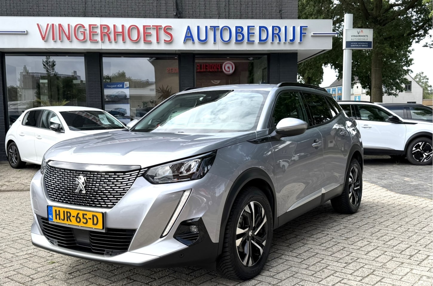 Peugeot 2008 - Benzine 130 Pk * Hele Complete * * Trekhaak * Navigatie * Vierseizoenenbanden  * Achteruit - AutoWereld.nl