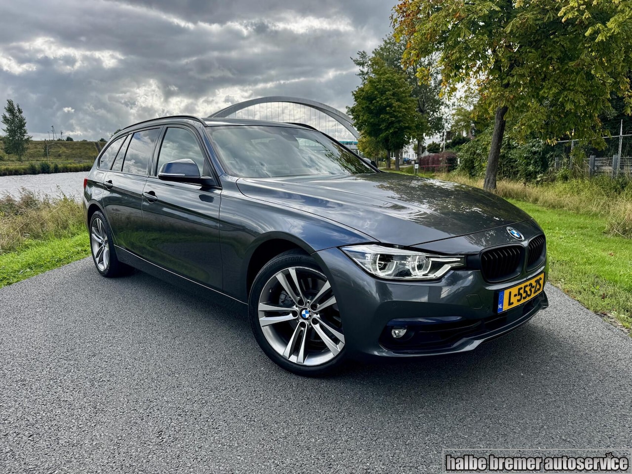 BMW 3-serie Touring - 330i xDrive Edition Sport |HUD|Pano|Leer - AutoWereld.nl