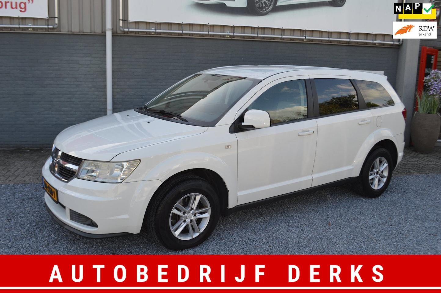 Dodge Journey - 2.4 SXT | AUT | Airco | 7 Pers | Navi | PDC - AutoWereld.nl