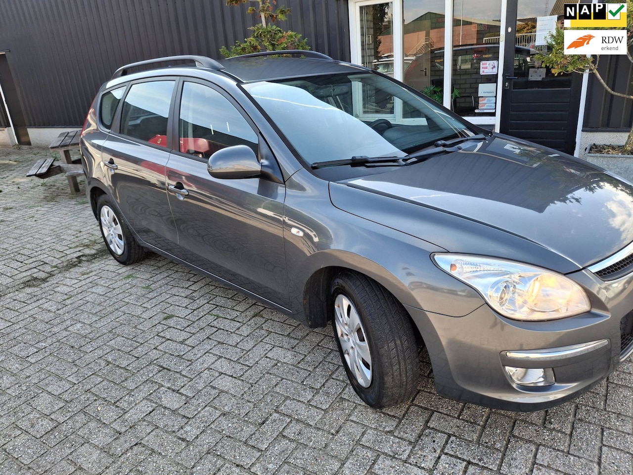 Hyundai i30 CW - 1.6i Dynamic 1.6i Dynamic - AutoWereld.nl