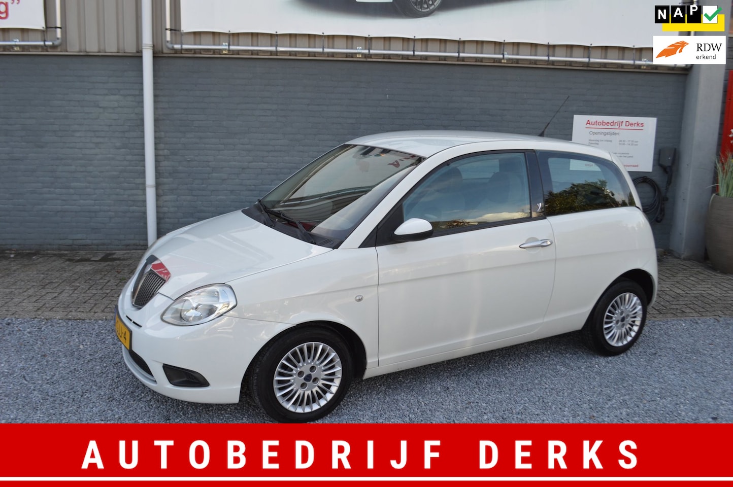 Lancia Y(psilon) - Ypsilon 1.2 Argento Airco | Stuurbekrachtiging | Jaar APK| - AutoWereld.nl