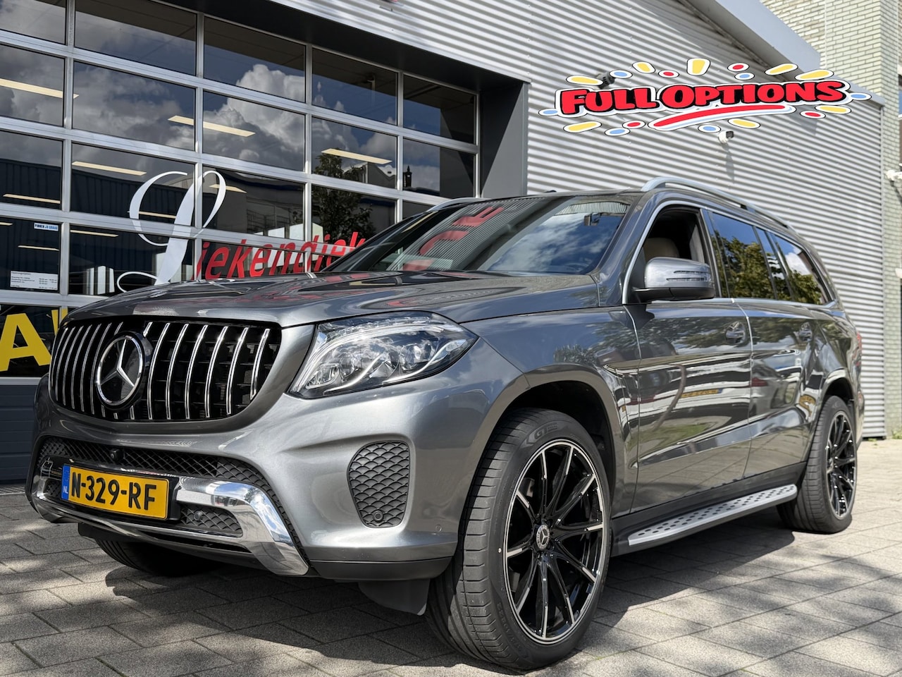 Mercedes-Benz GLS - 400 4MATIC - Panorama-schuifdak I Navigatie I Leer I Airco I 7 Pers I 22 inch Sport velgen - AutoWereld.nl