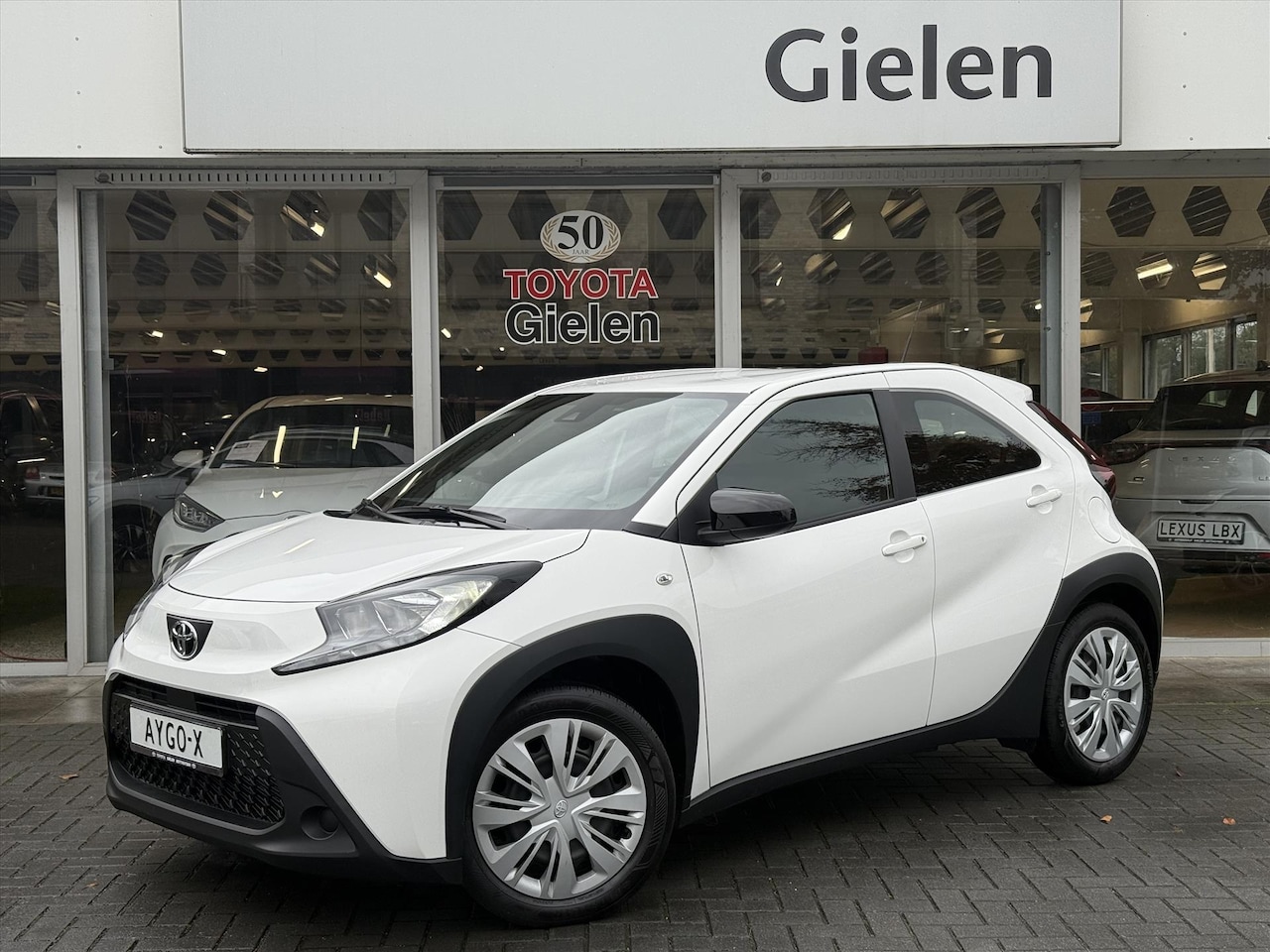 Toyota Aygo X - 1.0 VVT-i MT Play | Apple CarPlay/Android auto, Parkeercamera, Adaptive cruise control, We - AutoWereld.nl