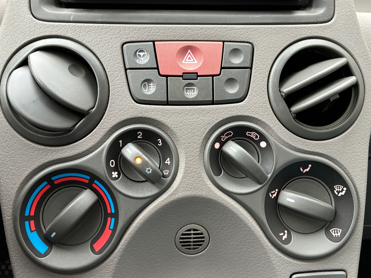 Fiat Panda - 1.2 Sportsound Automaat Airco, Nieuwe Distributie/banden