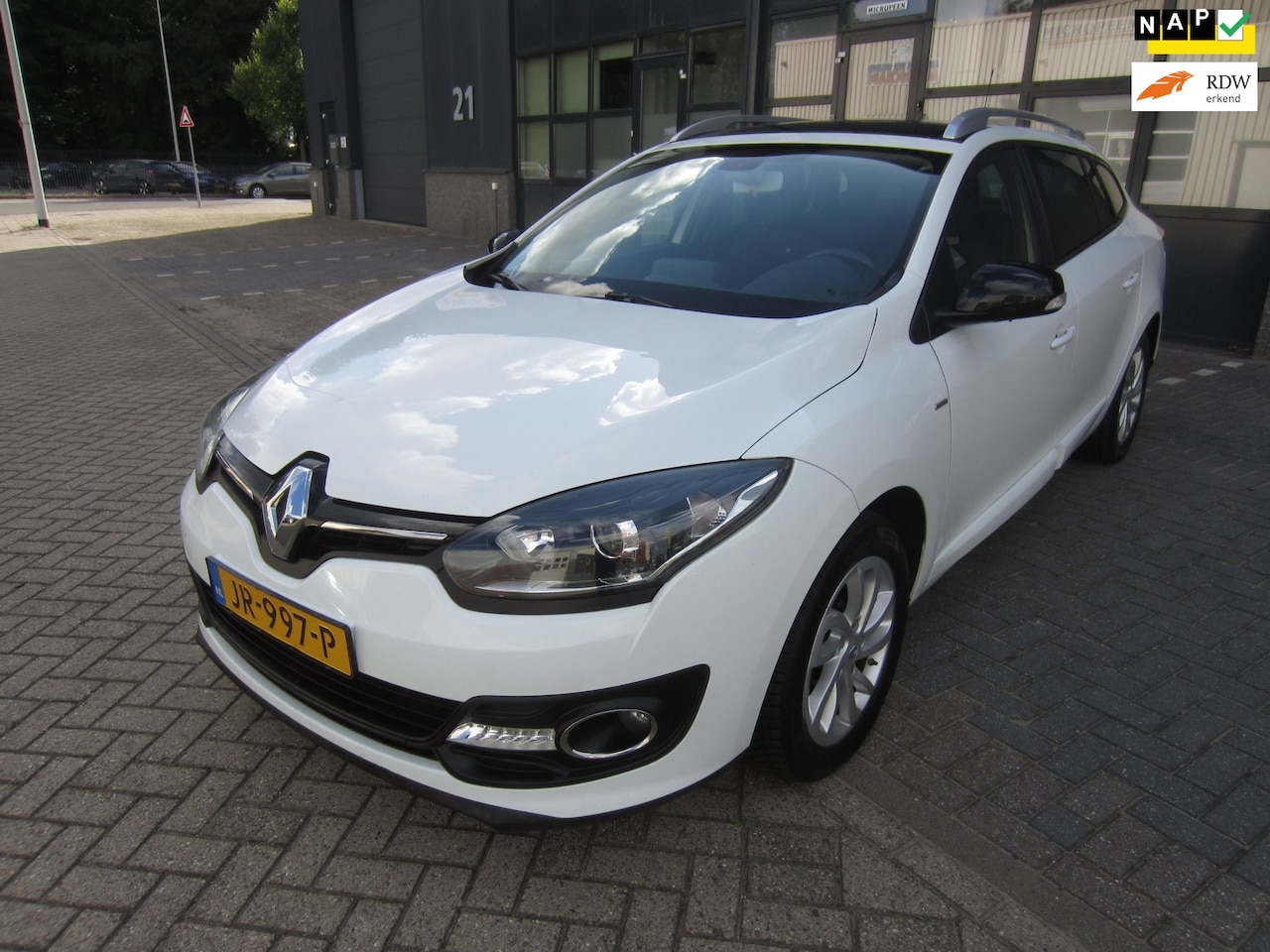 Renault Mégane Estate - 1.2 TCe Limited 2016 Airco Navi Pano NAP! APK! - AutoWereld.nl
