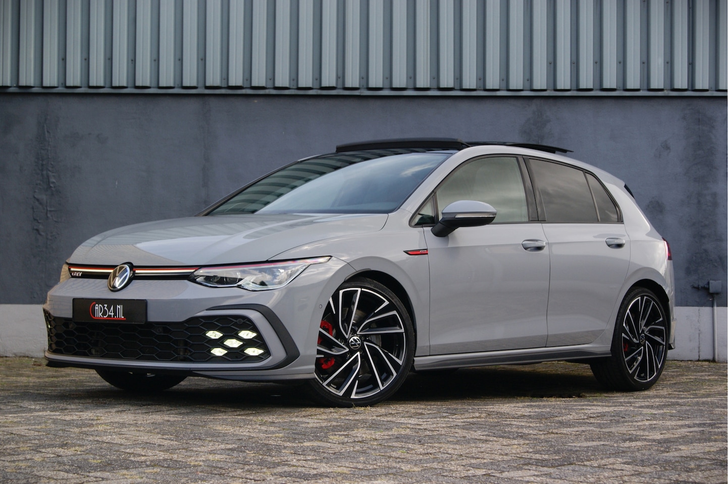 Volkswagen Golf - 2.0 TSI GTI Panoramadak/Harman-Kardon/Matrix/Camera/19Inch - AutoWereld.nl