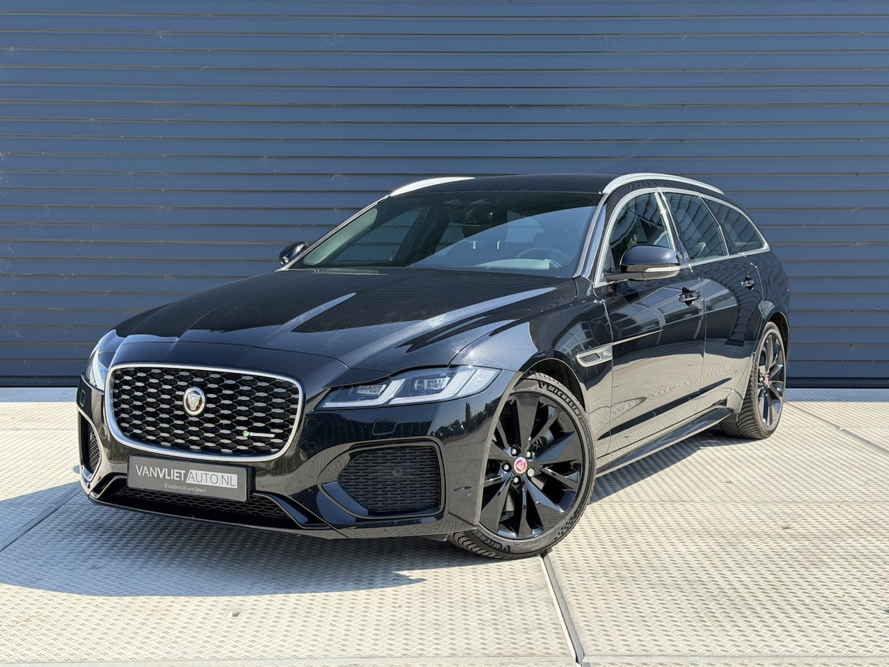Jaguar XF Sportbrake - 2.0 P250 R-Dynamic Black | Leder | Memory Stoelen | Dode hoek | Camera | Top staat! - AutoWereld.nl