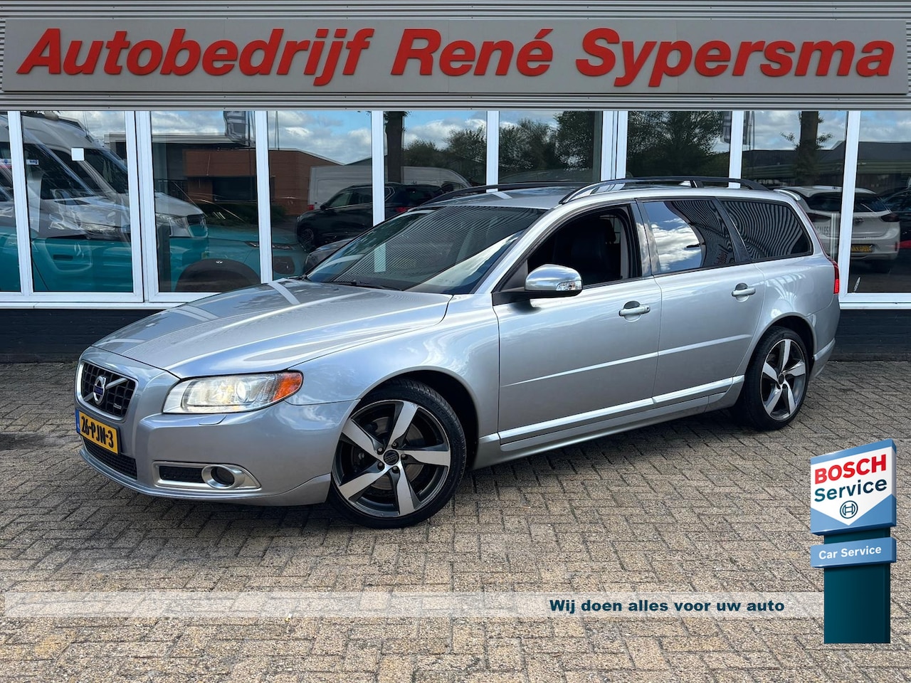 Volvo V70 - 2.0T R-Edition | Trekhaak | Bluetooth | Parkeersensoren | Stoelverwarming - AutoWereld.nl