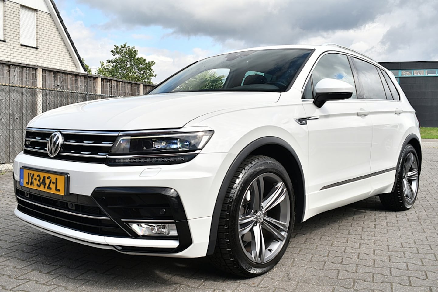 Volkswagen Tiguan - 1.4 TSI R-Line 1e Eigenaar 85.000KM | LPG G3 | Keyless - AutoWereld.nl