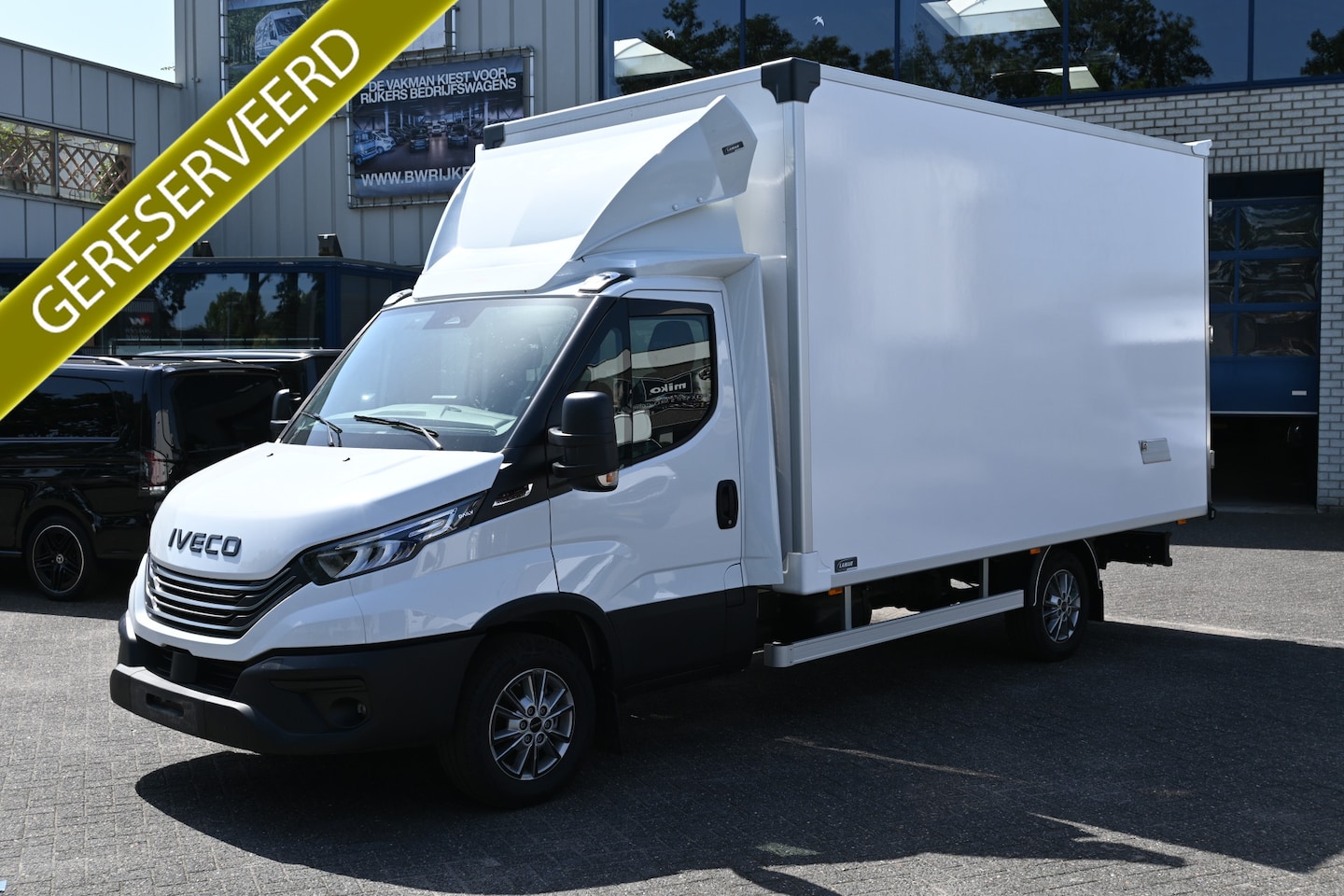 Iveco Daily - 35S18 3.0 180 pk Hi-Matic ACC, Geveerde stoel, Apple Carplay/Android Auto, Laadbak - AutoWereld.nl
