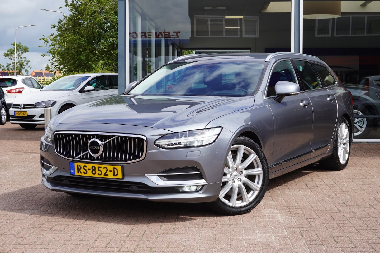 Volvo V90 - 2.0 D5 AWD Inscription | Automaat | Navigatie | Airco | Elek. Pakket | Vol opties | Inruil - AutoWereld.nl
