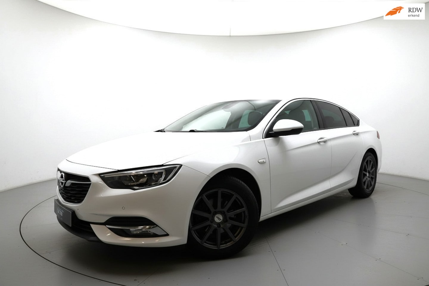 Opel Insignia Grand Sport - 1.5 Turbo Business Executive CAMERA - AutoWereld.nl