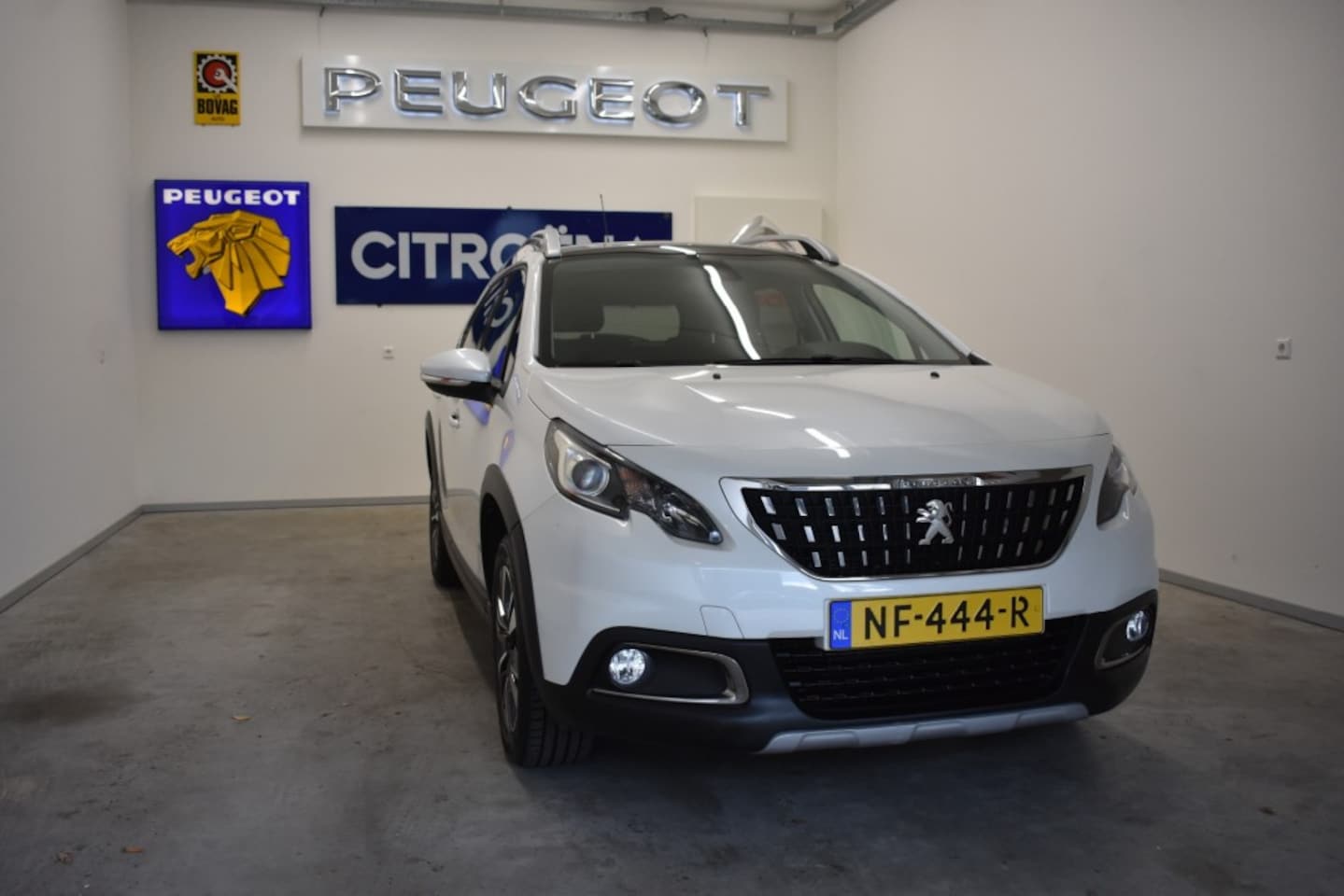 Peugeot 2008 - 1.2 Rolstoeltakel Aut. Allure 27.000 Km. 110 Pk. - AutoWereld.nl