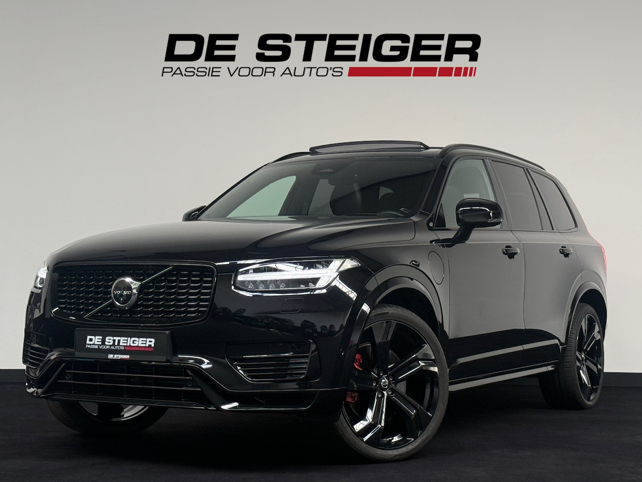 Volvo XC90 - 2.0 T8 Recharge AWD Ultimate Dark Pano Luchtvering 360 Trekhaak - AutoWereld.nl
