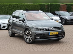 Volkswagen Tiguan - 2.0 TSI 4Motion Highline Business R / Trekhaak / Panoramadak / Camera / Head-up / CarPlay