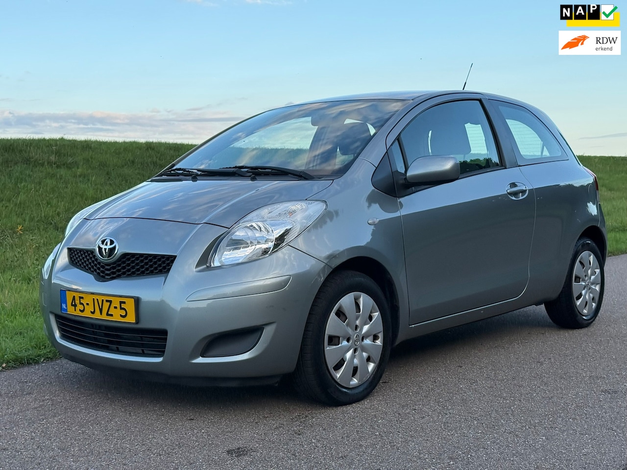 Toyota Yaris - 1.3 VVTi Aspiration | Automaat | Airco | Parkeersensoren - AutoWereld.nl