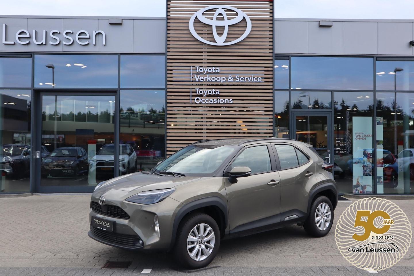 Toyota Yaris Cross - 1.5 Hybrid 115 DYNAMIC STOEL/STUURVERW BLIND-SPOT PARK-SENSOREN CAMERA AD-CRUISE CLIMA APP - AutoWereld.nl