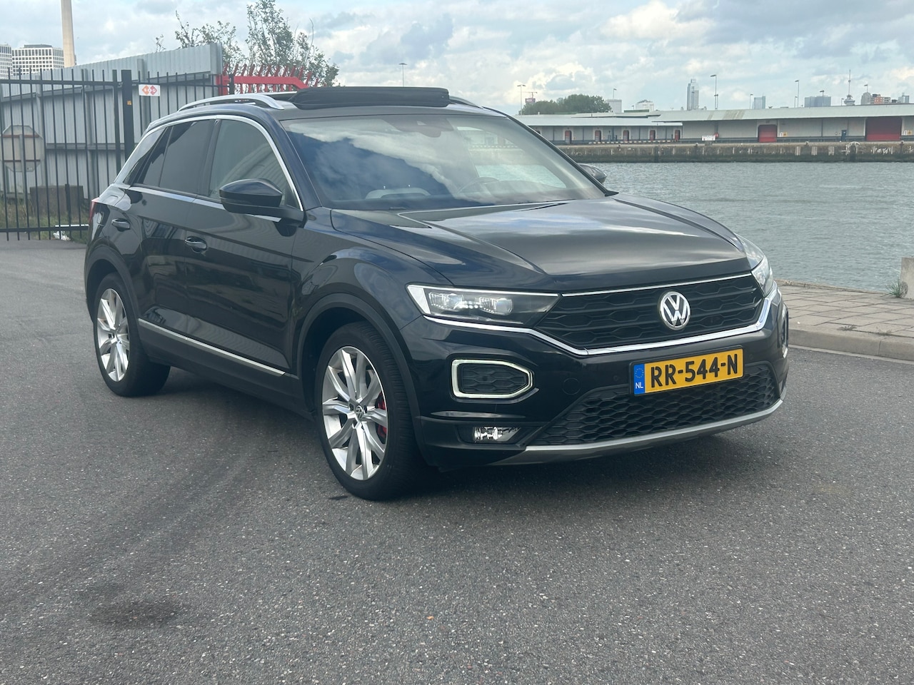 Volkswagen T-Roc - 2.0 TSI 4Motion Sport 190 PK DSG AUT PANO  CAMERA NAVI LED - AutoWereld.nl