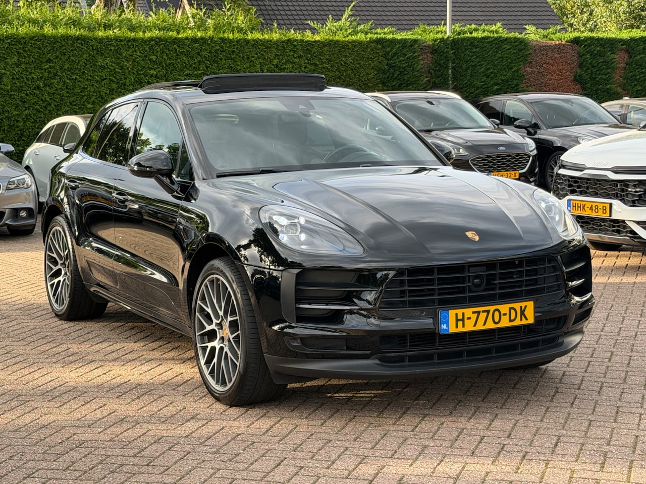 Porsche Macan - 2.0 / Trekhaak / Panoramadak / Camera / Adaptieve Stoelen / Luchtvering / 21'' / Bose / Sp - AutoWereld.nl