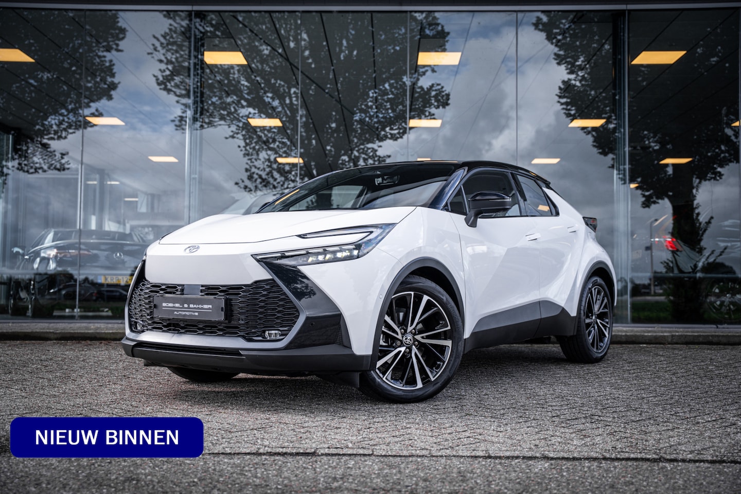 Toyota C-HR - 1.8 Hybrid 140 Executive ** Panodak ** Trekhaak ** Bi-tone ** JBL - AutoWereld.nl