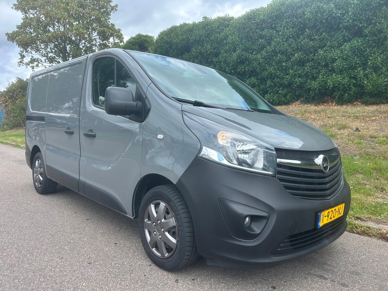 Opel Vivaro - 1.6 CDTI L1H1 Edition EcoFlex MARGE - 3 Zits - Navi - Camera - Aluminium Stellingen achter - AutoWereld.nl