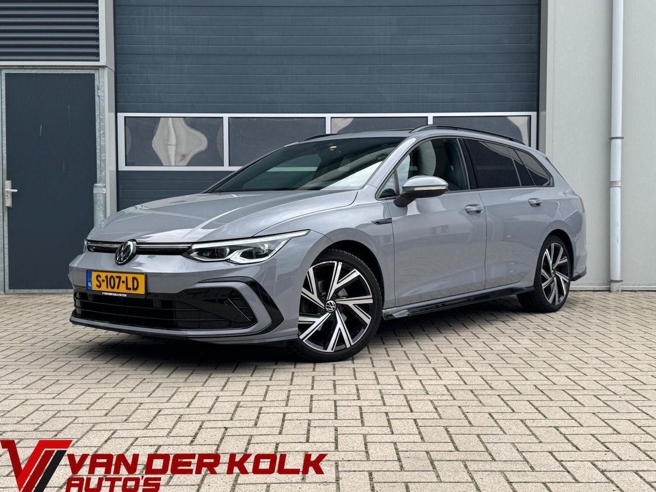 Volkswagen Golf Variant - 1.5 eTSI R-Line In/Exterieur | Panorama | Full LED | IQ. Drive | CarPlay | Stuur-Stoelverw - AutoWereld.nl