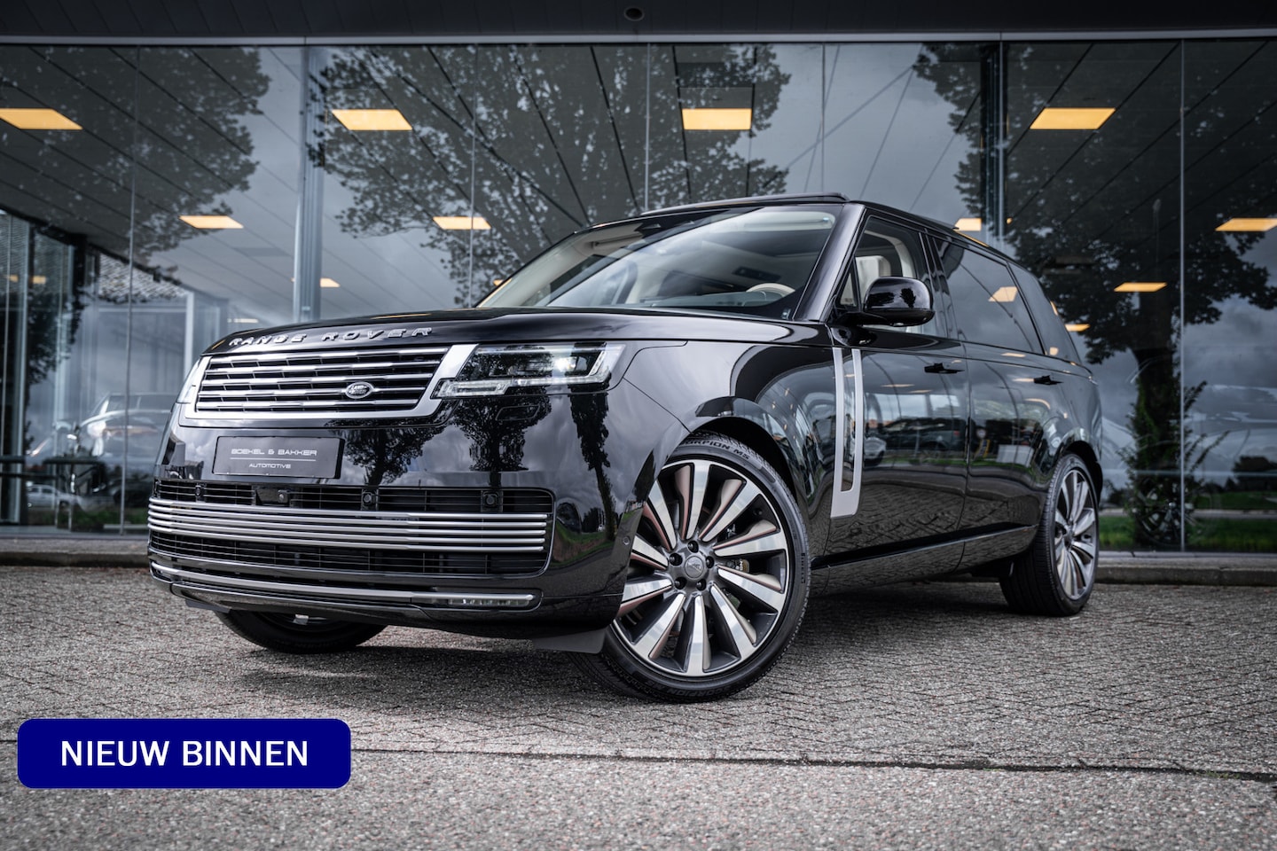 Land Rover Range Rover - 4.4 P615 LWB SV ** Tailgate Event Suite ** Business Class Comfo ** Gloss White Ceramic - AutoWereld.nl