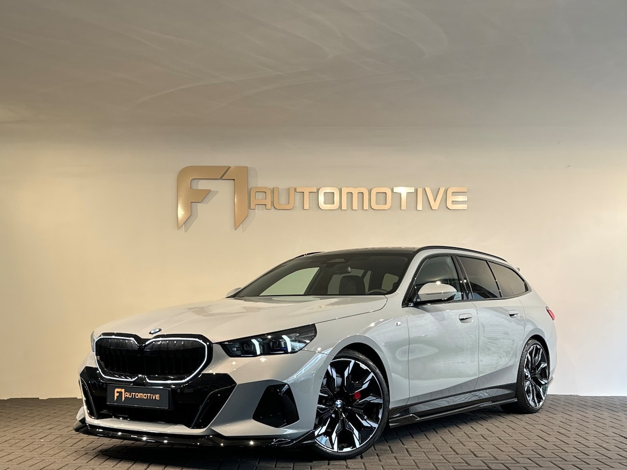 BMW 5-serie Touring - 520i Pano|H/K|BlindSpot|Maxton|Trekhaak|Sfeer|Camera - AutoWereld.nl