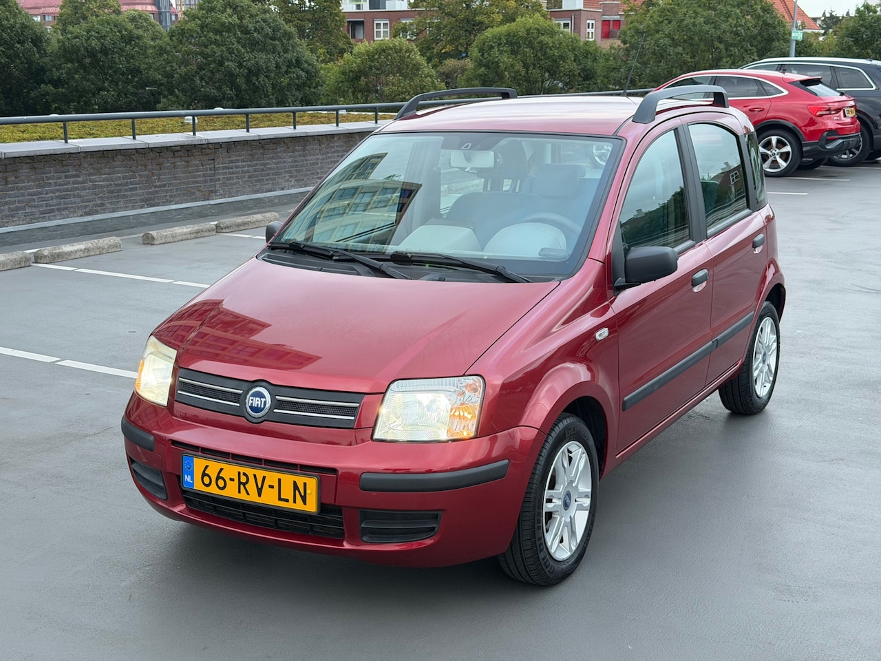 Fiat Panda - 1.2 Emotion Automaat 39500km Nap ParkeerCamera Clima Navi DigitaalSnelheidMeter Nette Auto - AutoWereld.nl